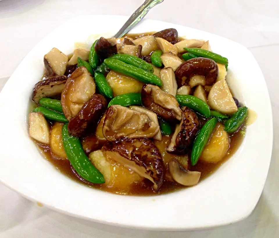 Soft Tofu and Mushrooms Stir-fry|MyRaXさん