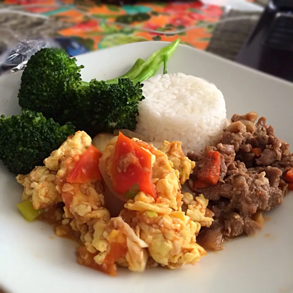 Rice, eggs, beef, brocolli|julia hoさん