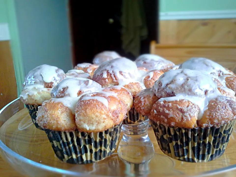 Cinnamon bubble buns with vanilla bean glaze|Fe's kitchenさん