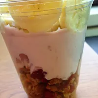 Yogurt Parfait with Banana and Granola|happycat^^さん