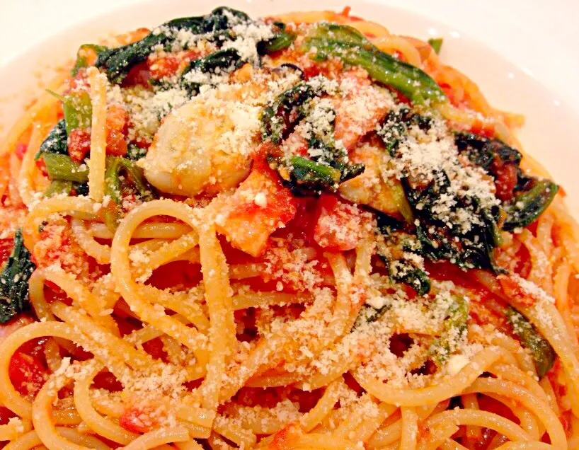 Snapdishの料理写真:Oyster Tomato Sauce Spaghetti|Liezlさん