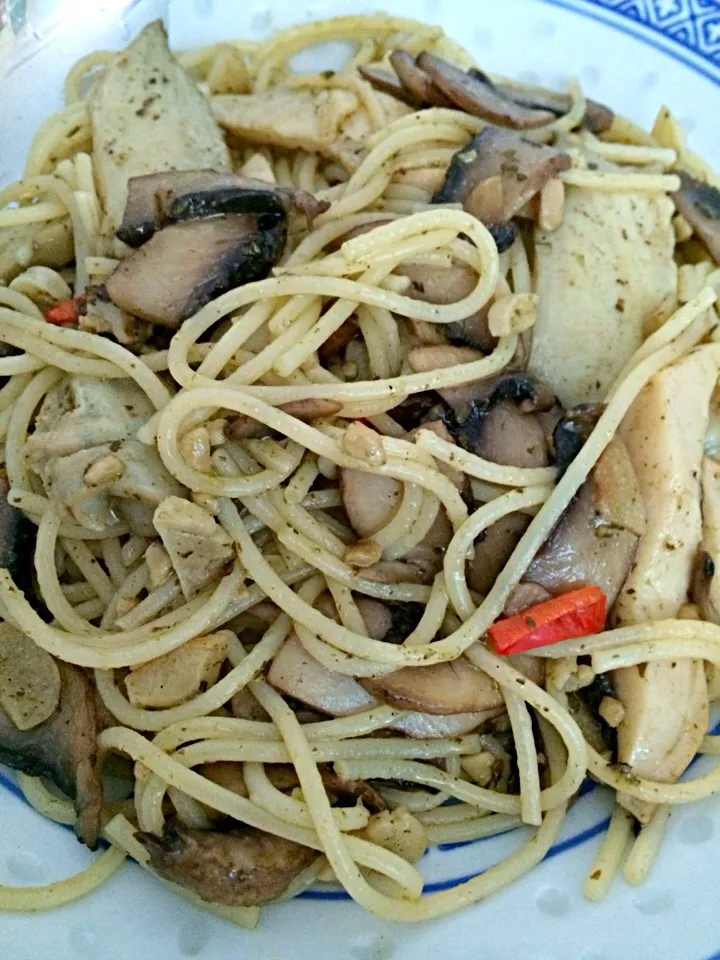 Pasta with shrooms and abalone|ireneさん