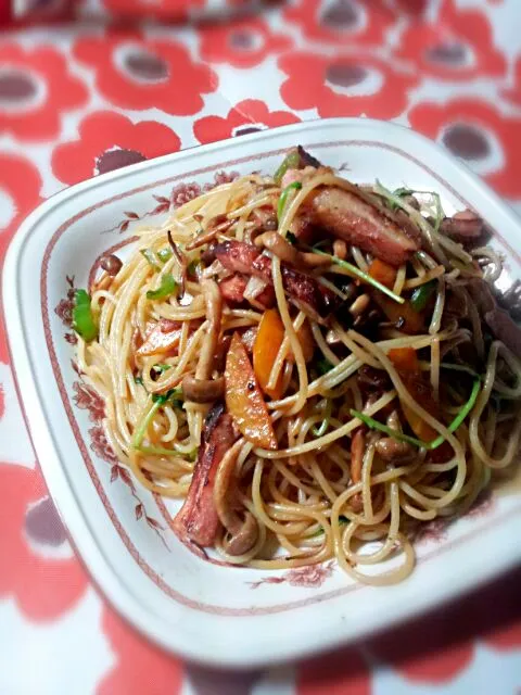 きのことベーコンとサラダニンジンの和風パスタ|jigecoさん