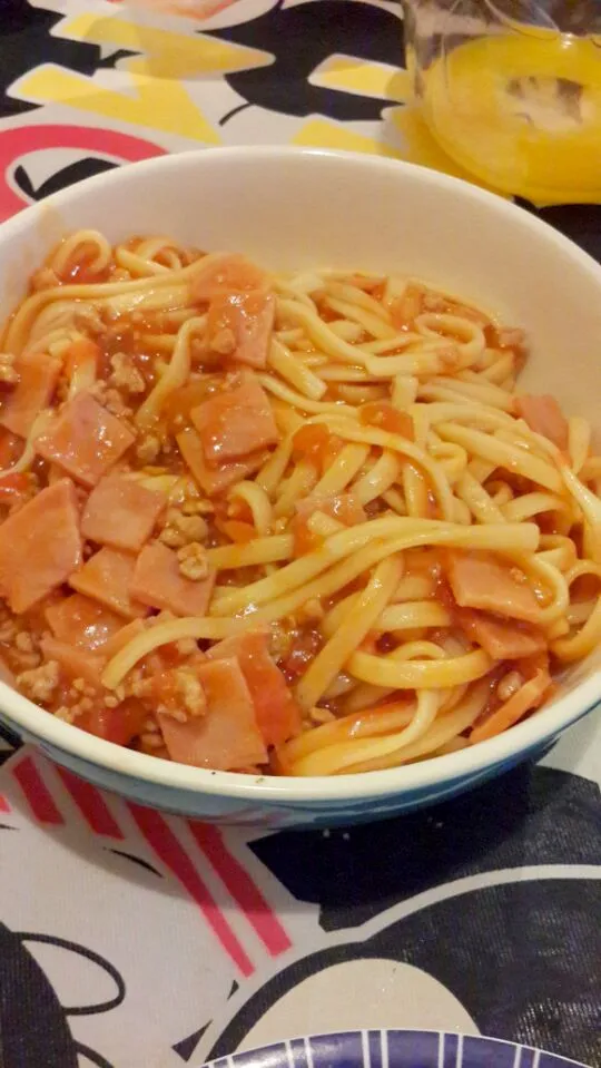 Snapdishの料理写真:spaghetti with pepper ham and tomato sauce|Sutharinee Likitnukulさん