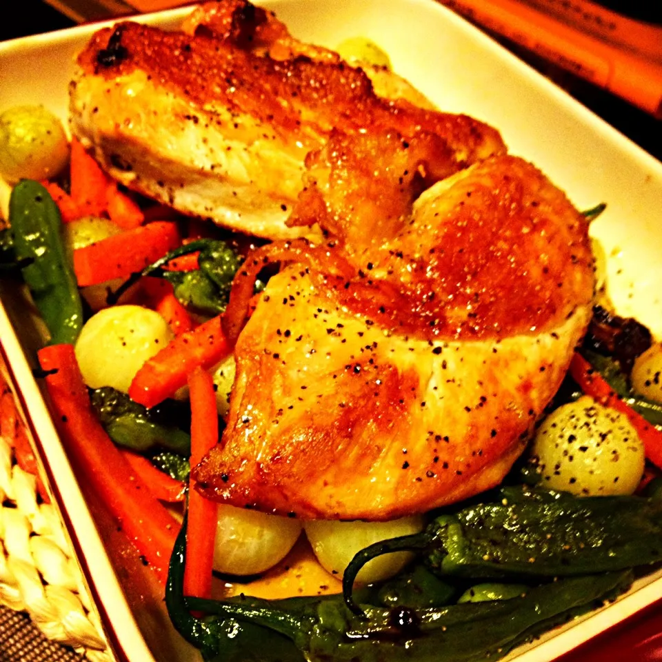 Snapdishの料理写真:Baked Garlic Chicken with Vegetables|Emanuel Hayashiさん