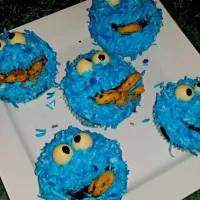 cookie monster cupcakes|Julia Deeさん