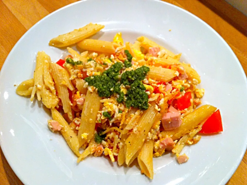 Snapdishの料理写真:Pasta Egg Rucola-Pesto Tomato Meat|wiwi mrgさん