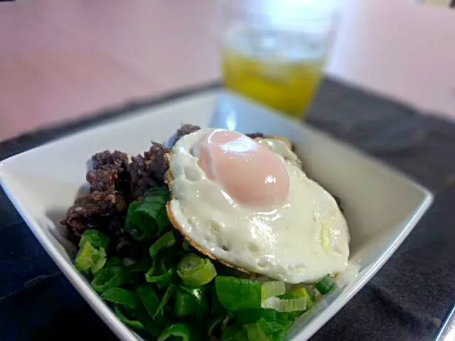 Snapdishの料理写真:コストコのプルコギビーフ丼目玉焼きのっけ♪|Fumiko Itoさん