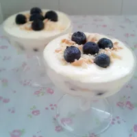 Snapdishの料理写真:Blueberry cream cheese and yogurt parfait|Shannonさん