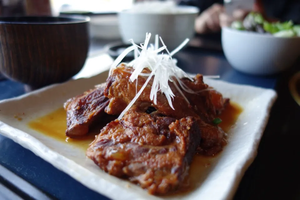 黒豚軟骨味噌煮込み定食|ekiantiさん