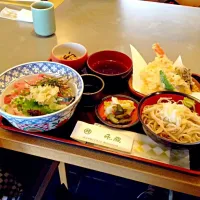 今日の昼めし、3色丼とそば定食|柳津栄邦さん