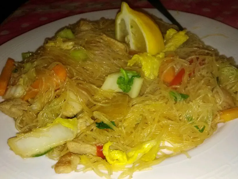 pancit...cooked by my wife...delicious..|rizaldy rodriguezさん