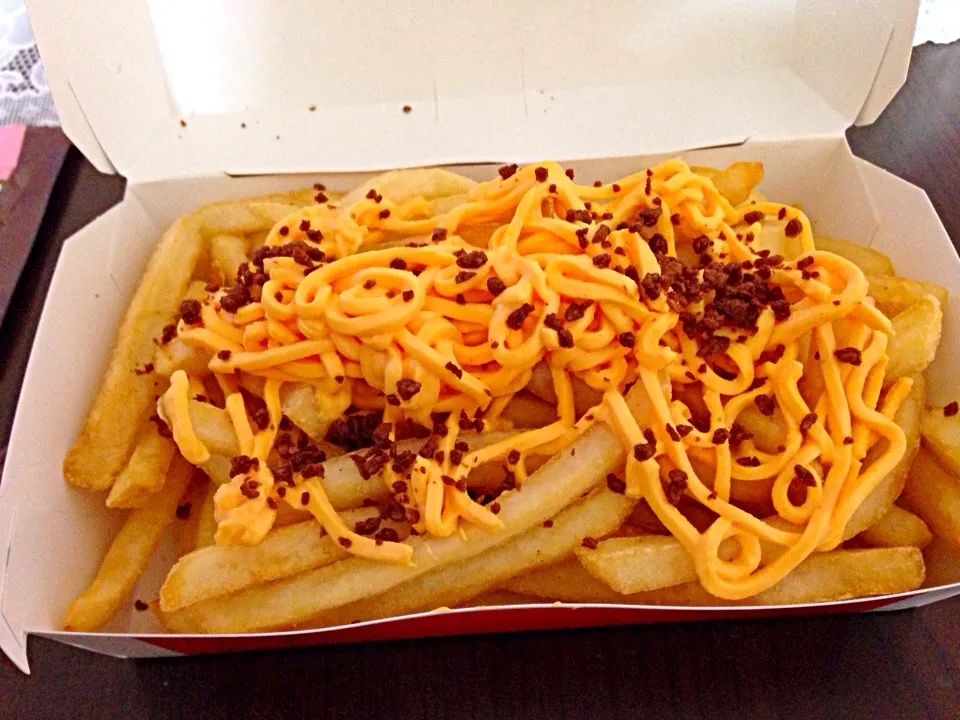 Snapdishの料理写真:Mcdo fries cheese|Sabri Zulueta Galanoさん