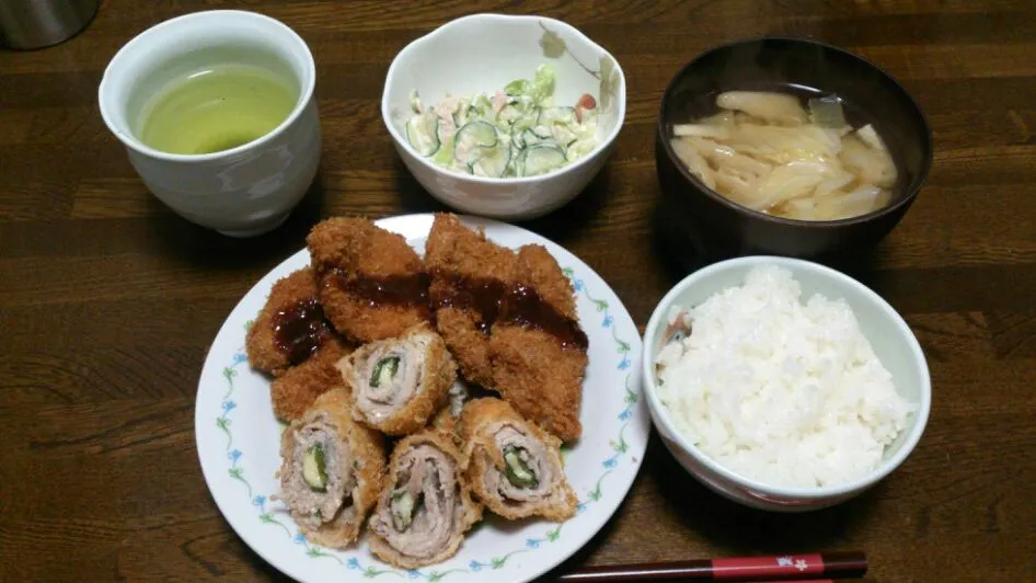 ヒレかつ＆豚バラのシソチー巻きかつ＆キュウリとシーチキンのサラダ＆キャベツと油あげの味噌汁|えっちゃんさん