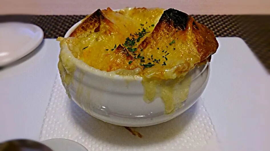 ピロさんの🇫🇷オニオングラタンスープ  Onion soup gratin.|aaotaさん