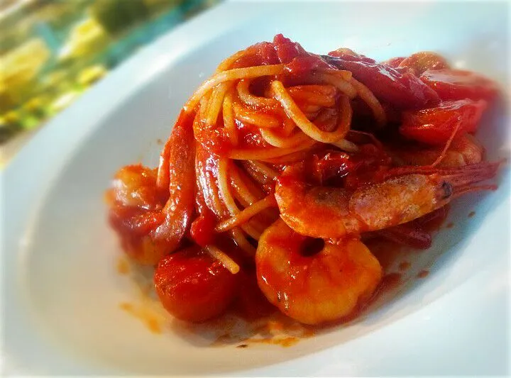 Snapdishの料理写真:spaghetti di gamberi salsa pomodoro|Topchefさん