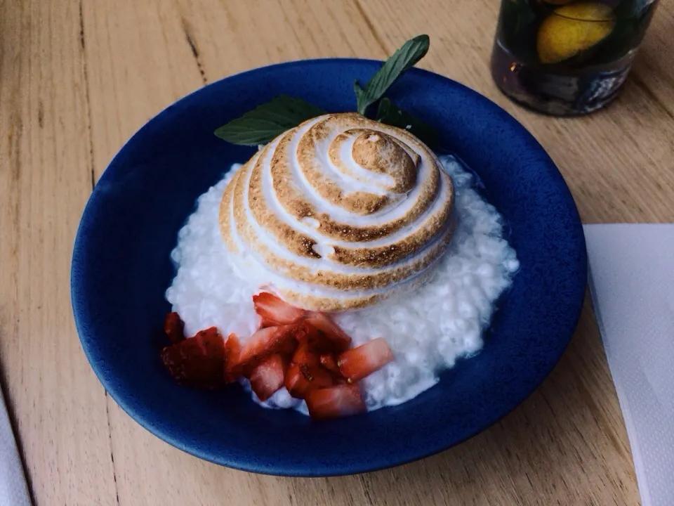 Coconut Tapioca Pudding with Meringue and Mango Sorbet|stephanie mizuhaさん