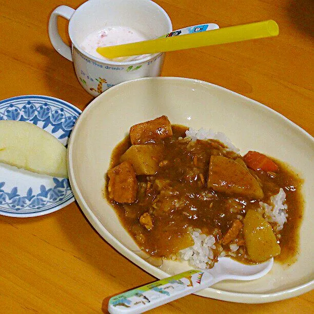 金曜日の朝もカレー
朝フルーツはりんご(*^^*)|ふみぃさん