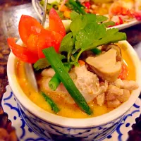 Snapdishの料理写真:Thai white curry with chicken|Bella Sirikamolmasさん