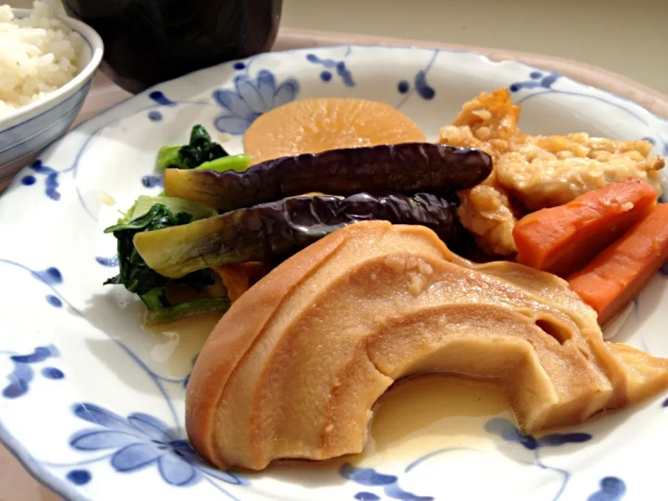 今日の社食は鶏ササミとナスの含め煮。440円。これ好き！|ルーア・ブランカさん