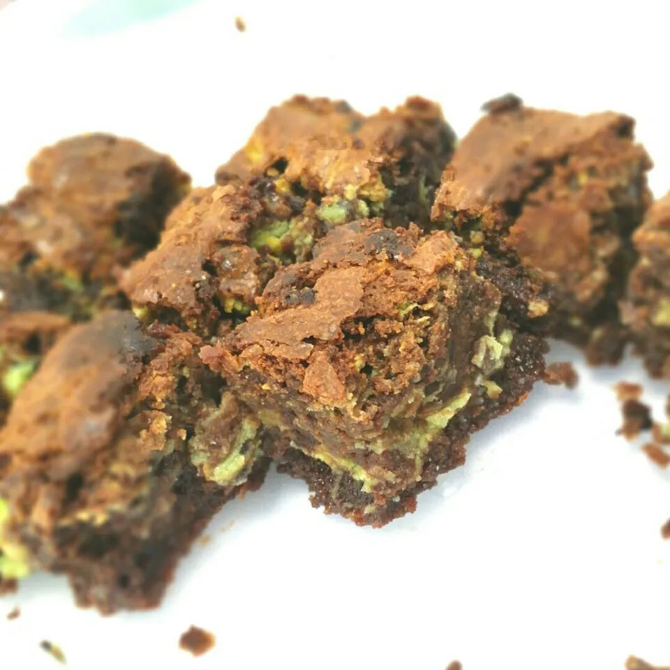 mint chocolate cream cheese brownie with mini chocolate chips|instagram: wensbakeさん