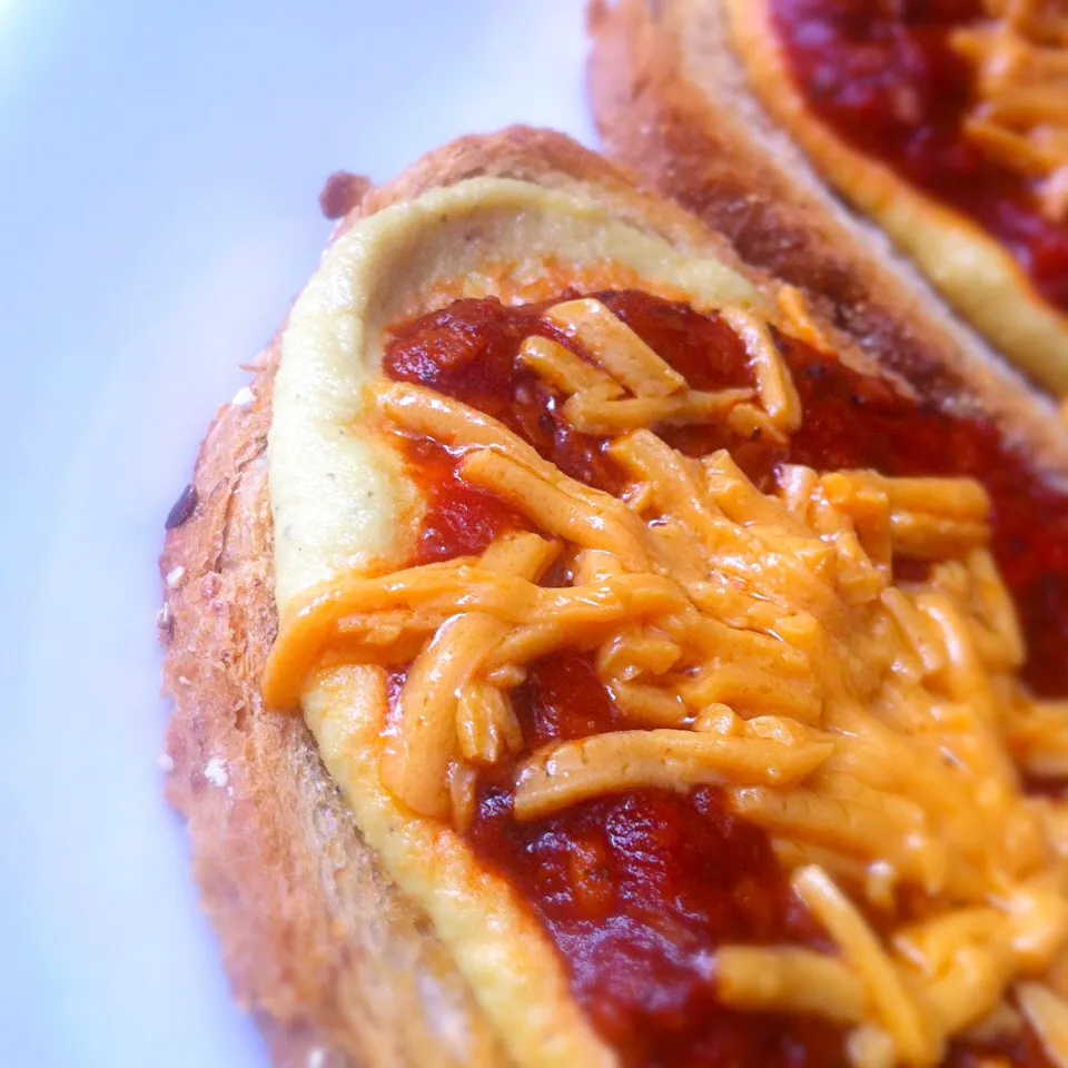 Vegan Open Face Pizza Sandwich|T.E.Dennisさん