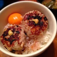 Snapdishの料理写真:肉団子の辛子醤油丼|hiiさん