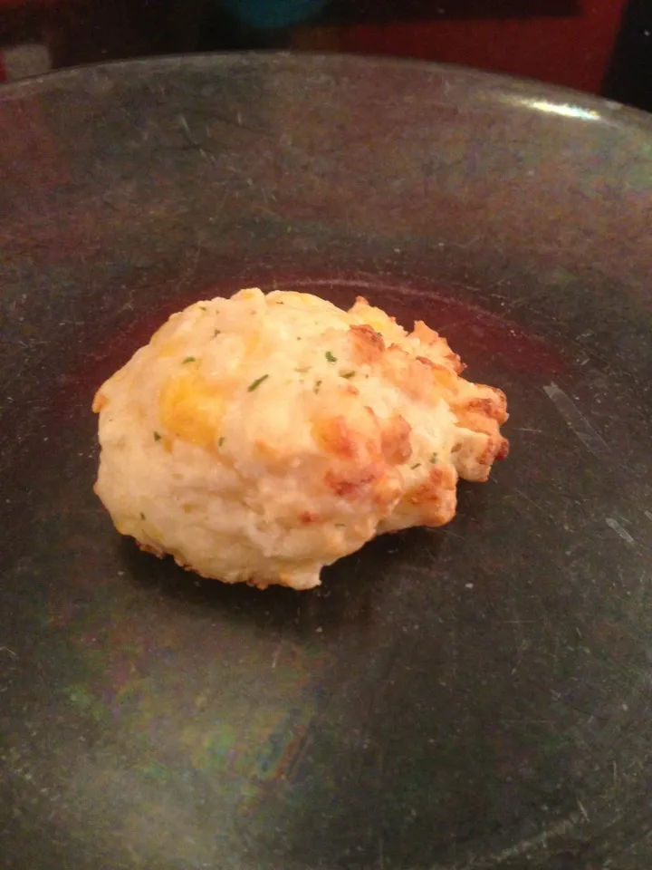 Cheddar baked biscuit|adam adamsさん