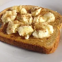 Banana sandwich with peanut butter and cinnamon😋|Leena Sihapanyaさん