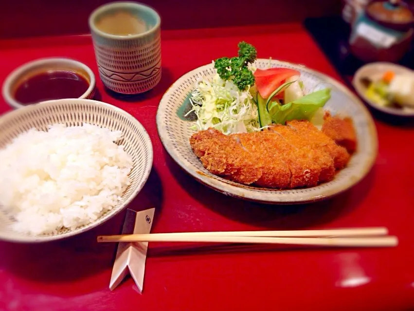 Snapdishの料理写真:豚カツ定食@藍|liukzsさん