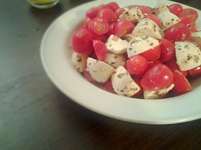 Snapdishの料理写真:tomato boccocini mix|rachel croteauさん