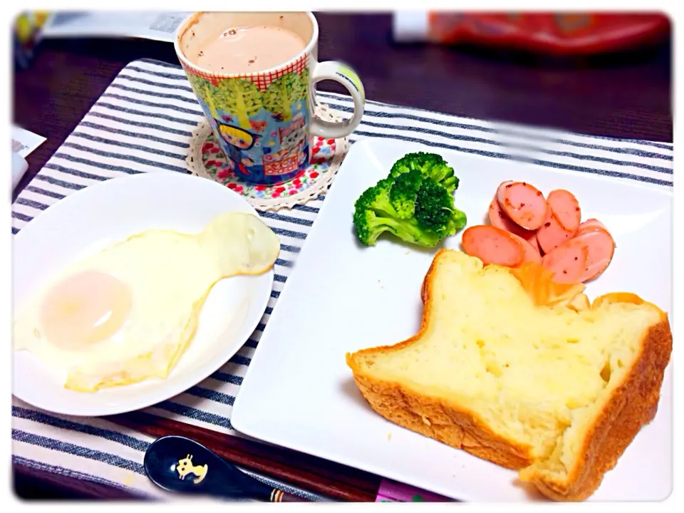 Snapdishの料理写真:くららさんの料理 HBで究極ふわふわミルク食パン☆焼き上がり〜|かおりさん