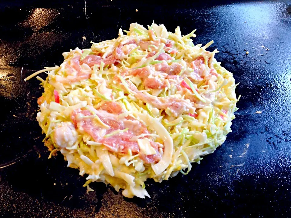 Snapdishの料理写真:お好み焼きランチ(ウーロン茶、サラダ付)900円也at自由が丘どんきい|秋山知隆さん