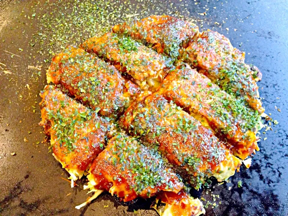 お好み焼きランチ(ウーロン茶、サラダ付)900円也at自由が丘どんきい|秋山知隆さん