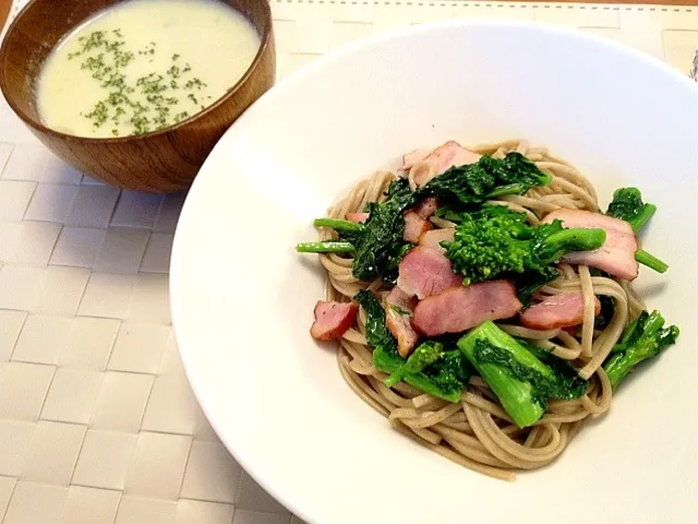 Snapdishの料理写真:2/8 ランチ   菜の花とベーコンの蕎麦パスタ♪|ikukoさん