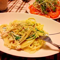 キノコと水菜のクリームパスタとサラダのランチ|はんにゃたろうさん