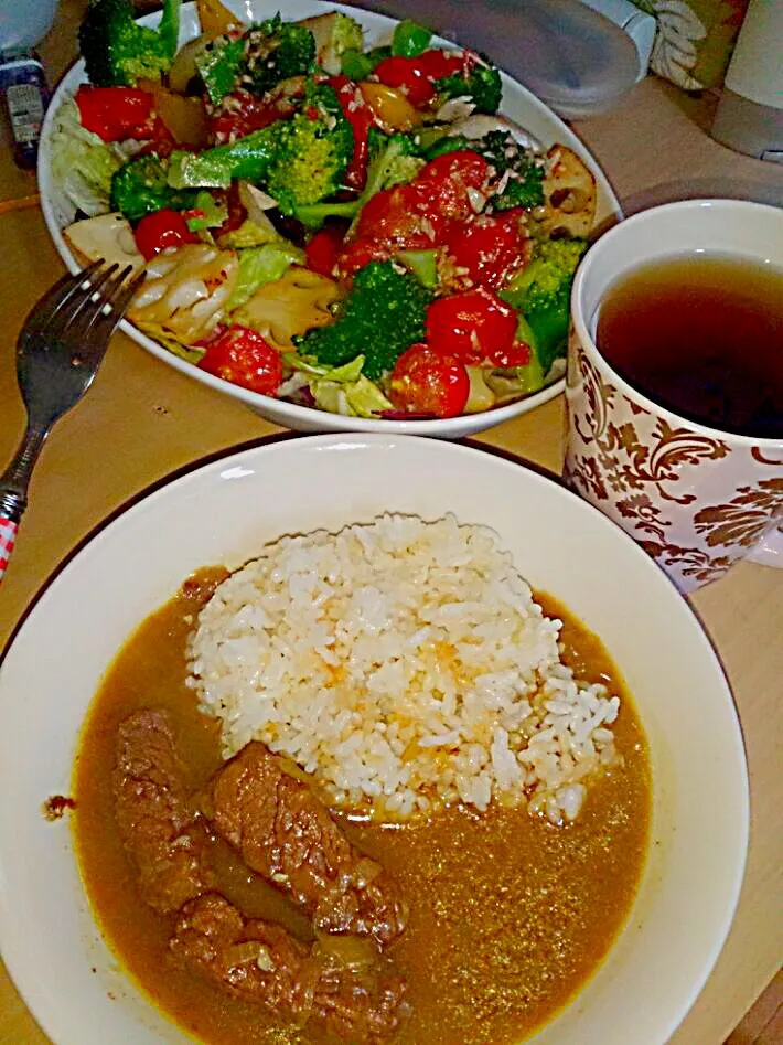 カレーとホットサラダ|Yuzuru Wyu Yuchan Takitaさん