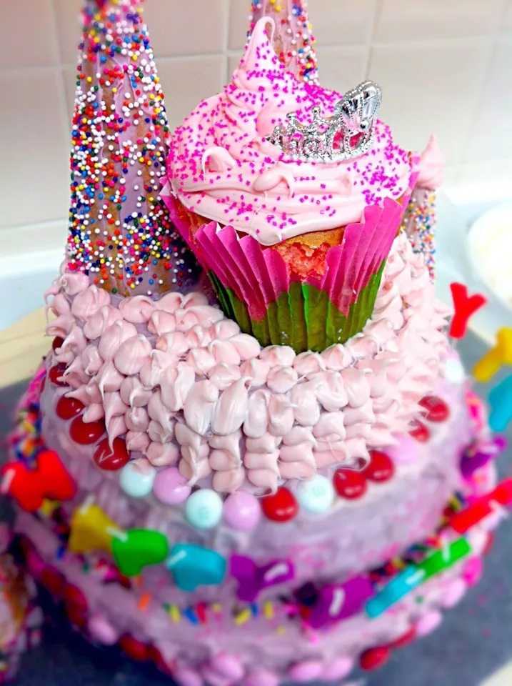 Snapdishの料理写真:Girls birthday cake|Naomi Hoganさん