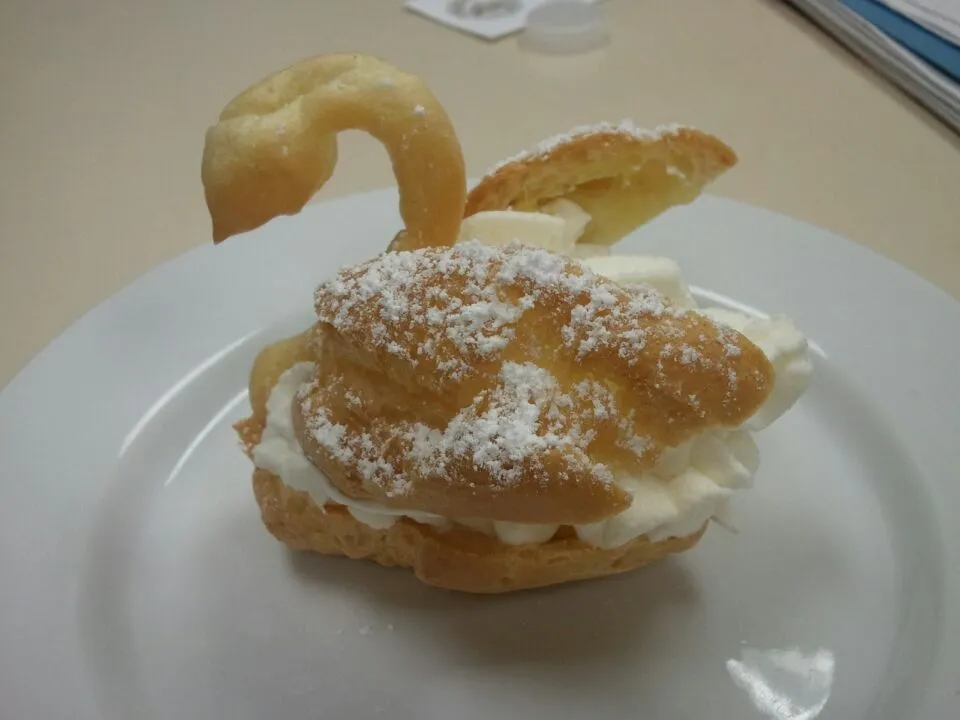 cream puff swan|Chef On Qさん