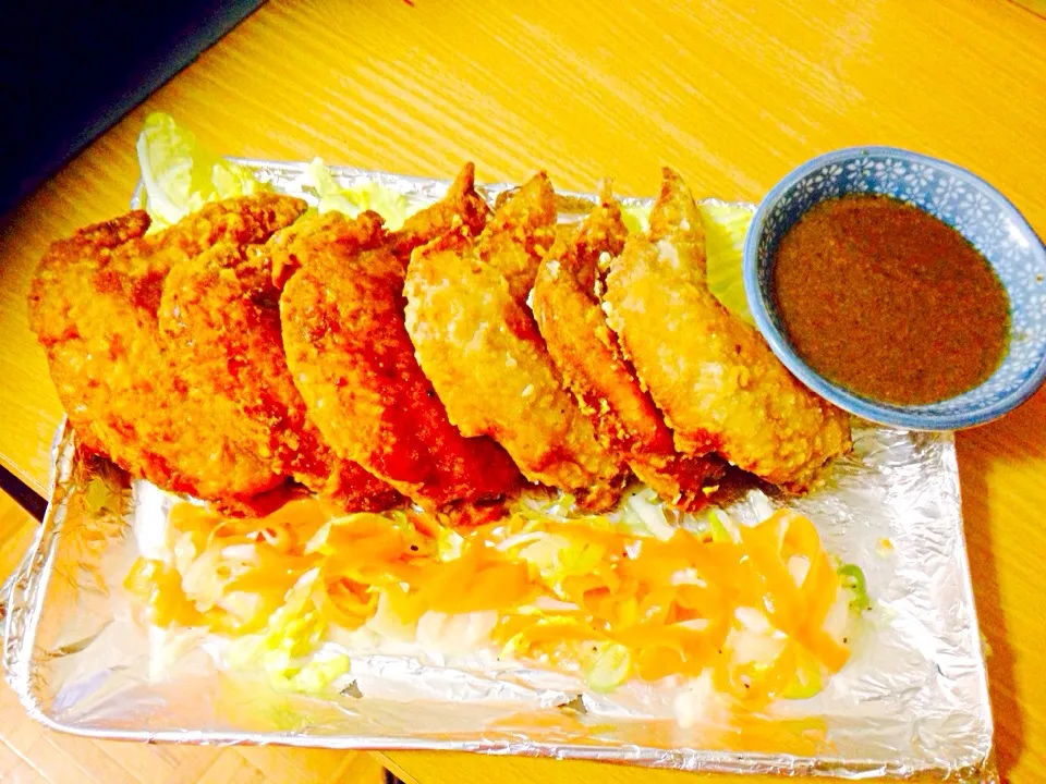 Crispy Chicken Wings, Adobo Flavor, w/ adobo gravy sauce, and mixed vagetable salad.|Jefferson M. Macalindongさん