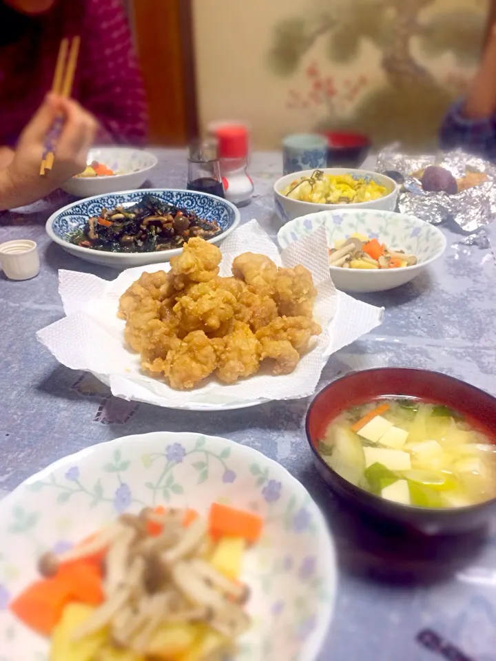 唐揚げ☆ひじきの煮物☆お味噌汁☆温野菜|〜茉波〜さん