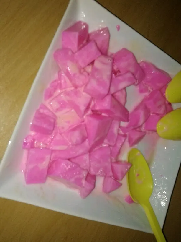 Snapdishの料理写真:pink gelatin..yummy|rizaldy rodriguezさん