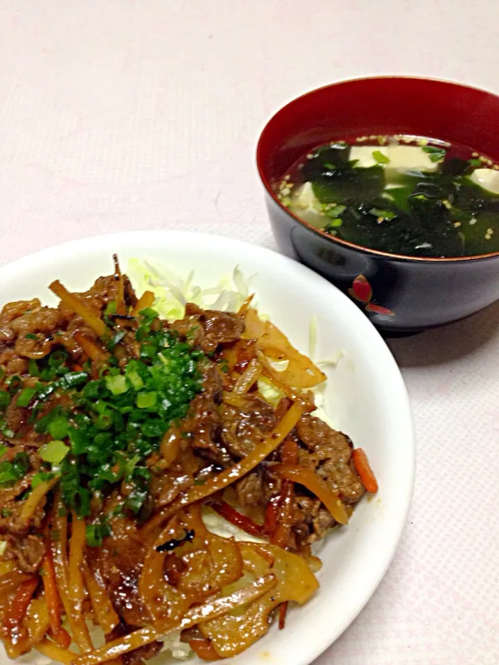 焼肉きんぴら丼と豆腐入りわかめスープ|MIZUHOさん