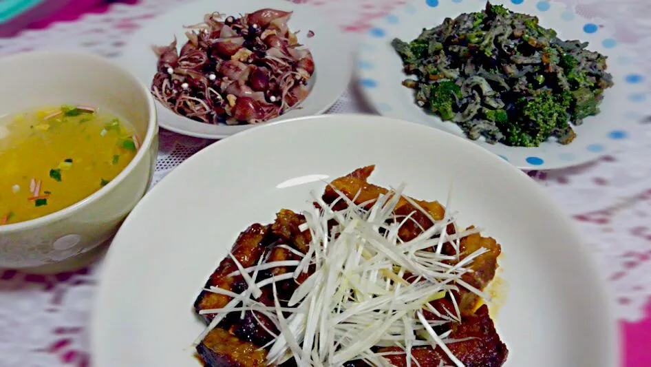 かきたまスープ春雨・ボイルイカ・黒ごまマヨのサラダ・豚の角煮|じゅんさん