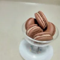 Snapdishの料理写真:Chocolate macaron with chocolate swiss meringue buttercream|Shannonさん