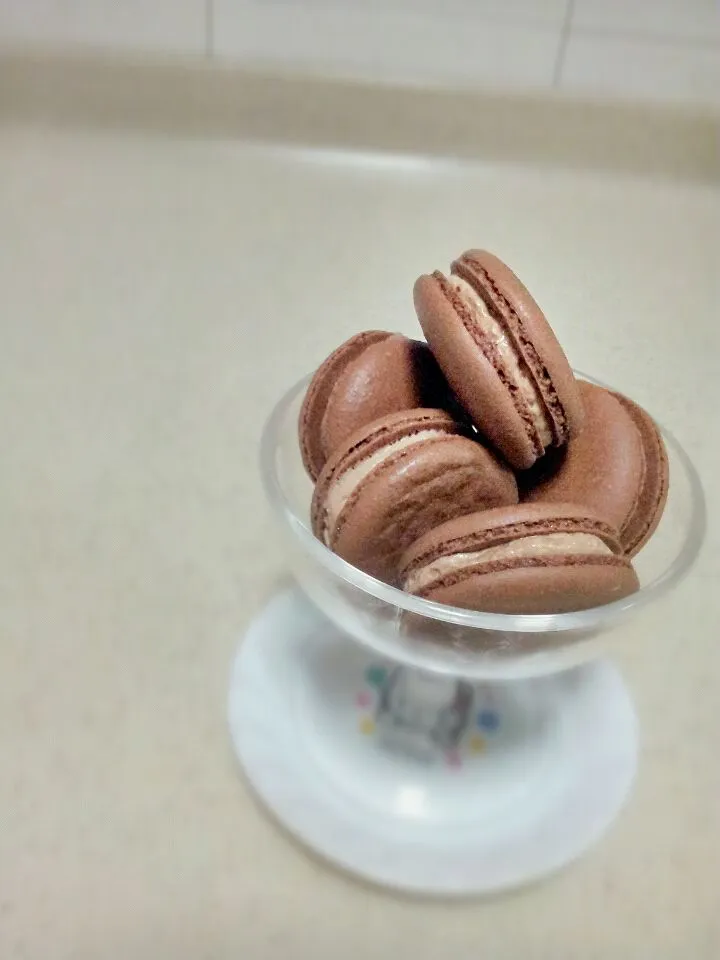 Chocolate macaron with chocolate swiss meringue buttercream|Shannonさん