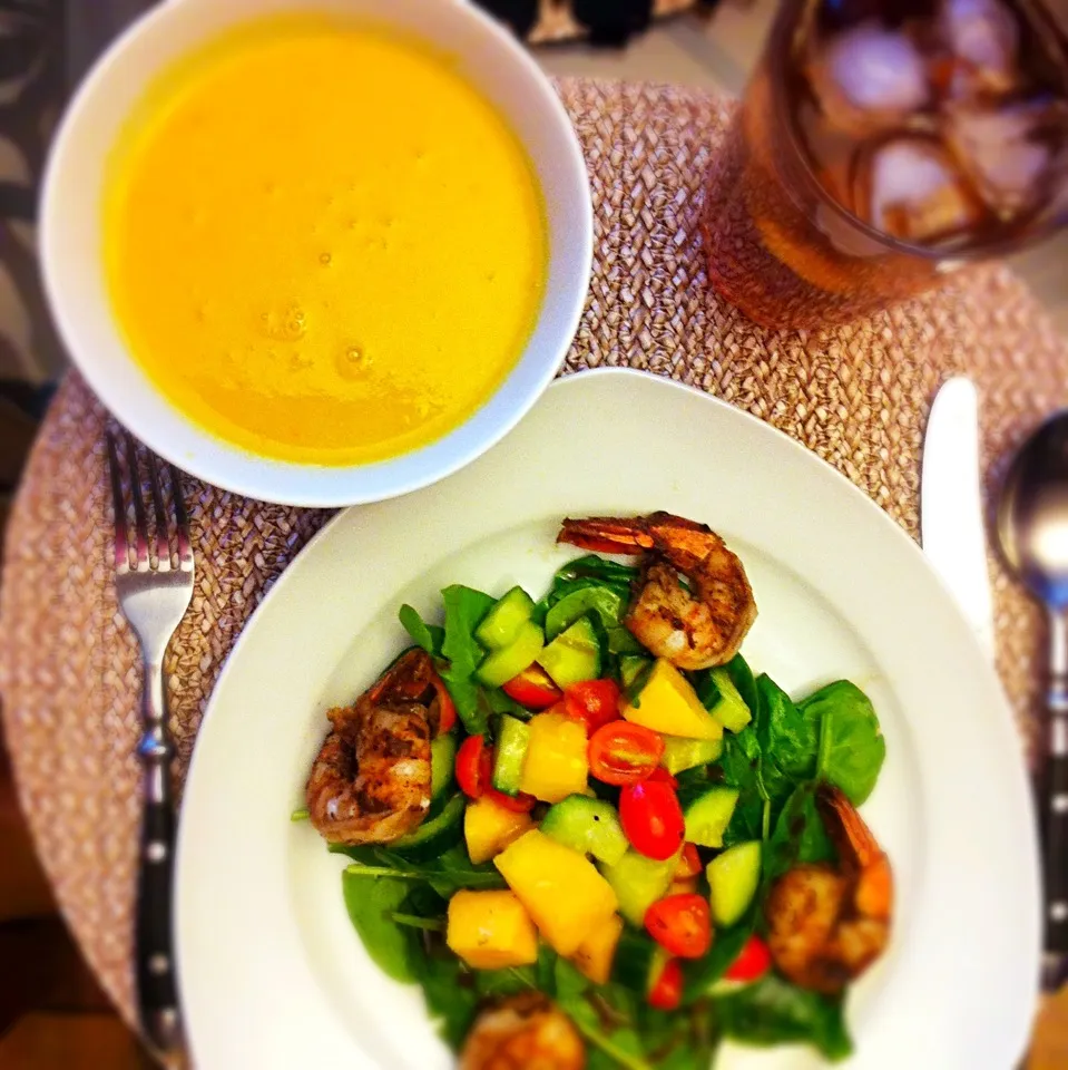 Jerk Shrimp Salad and Butternut Squash Soup|T.E.Dennisさん