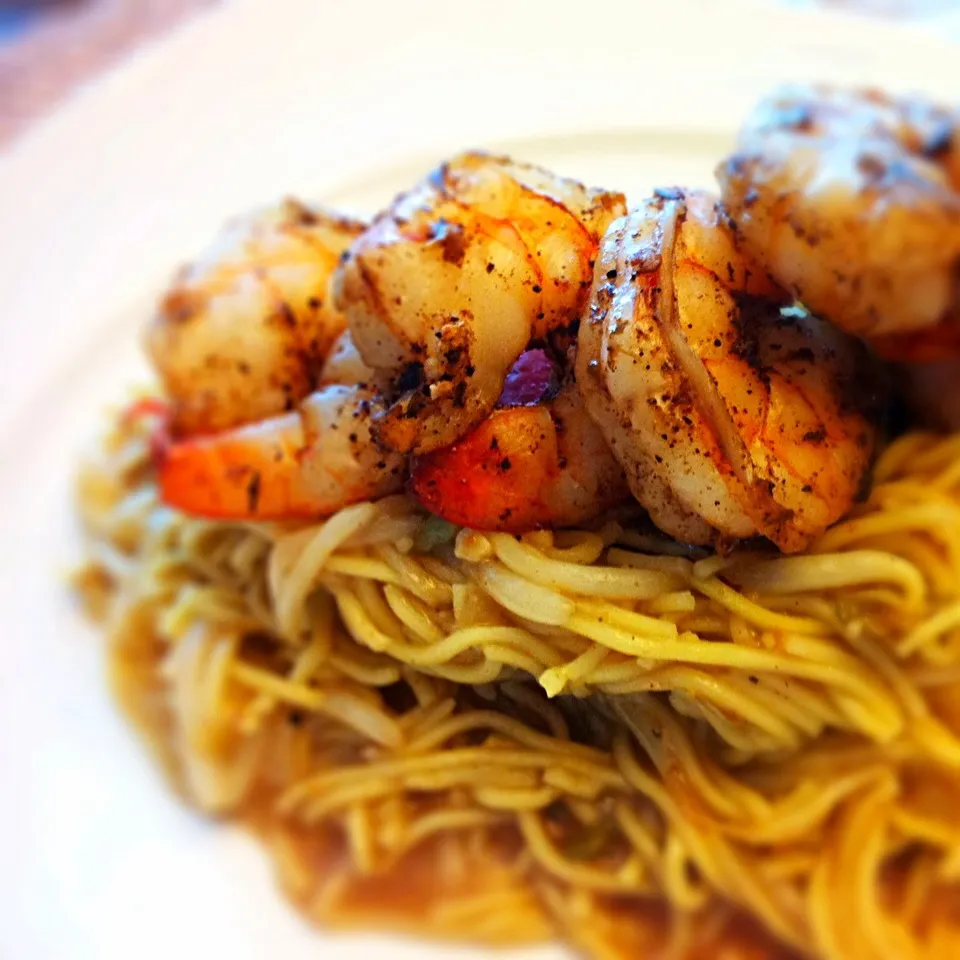 Jerk Shrimp over a bed on Noodles|T.E.Dennisさん