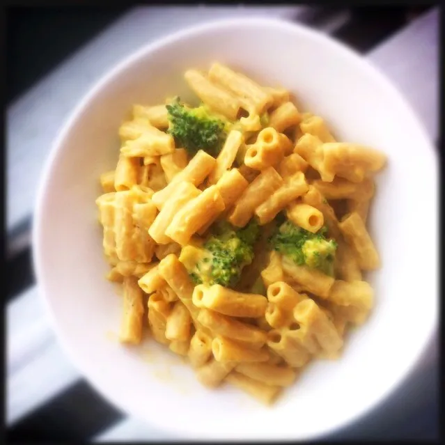 Pasta and Broccoli in an Orange Miso Cauliflower Cream Sauce|T.E.Dennisさん