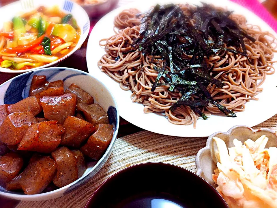 ⚫︎蕎麦 ⚫︎青梗菜ときのこの中華炒め ⚫︎こんにゃく煮物 ⚫︎大根ツナサラダ|ぷみさん